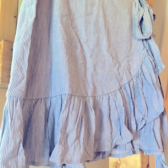 Wonderly Dresses & Skirts - Blue and white stripe wrap skirt. SzL